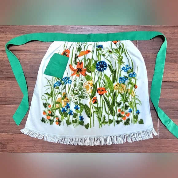 VTG 70s OOAK Handmade Towel Half Apron Bunnies Squirrels Strawberries Lily Daisy - Picture 2 of 7